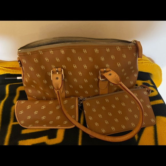Dooney and Burke purse with wristlet and eyeglass case - Picture 2 of 2